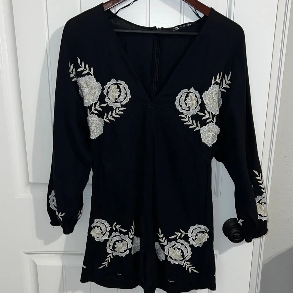Zara Black Romper with White & Beige Floral Embroidery Size EU/US: XS